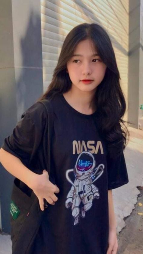 轻轻挺进女教师的身体电影